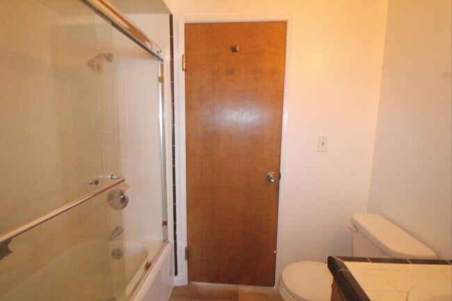 Building Photo - 3 Bedroom + 3 Bathroom Unit | Oxnard Shores | Unfurnished