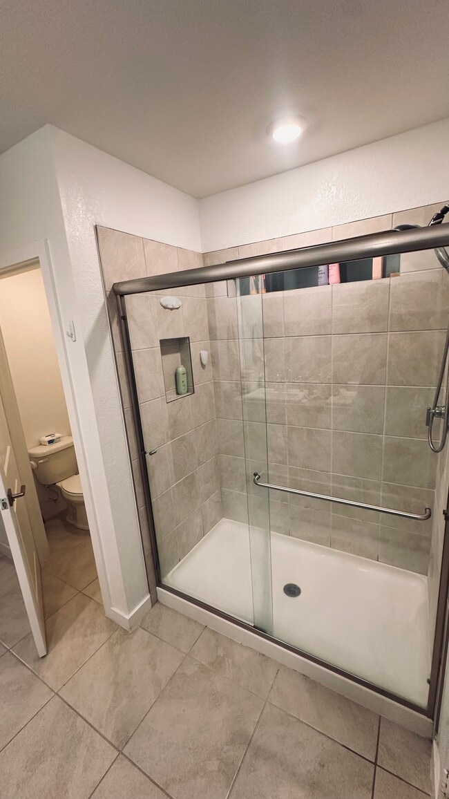 Building Photo - 3869 SE Lee St