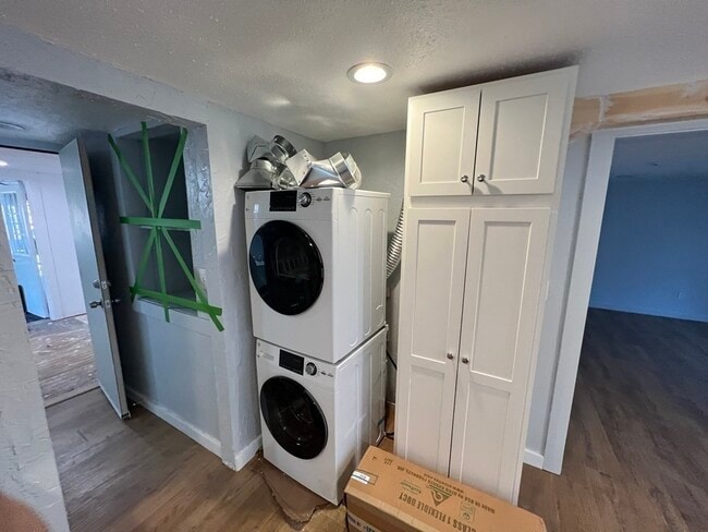 Building Photo - 77 Pond St