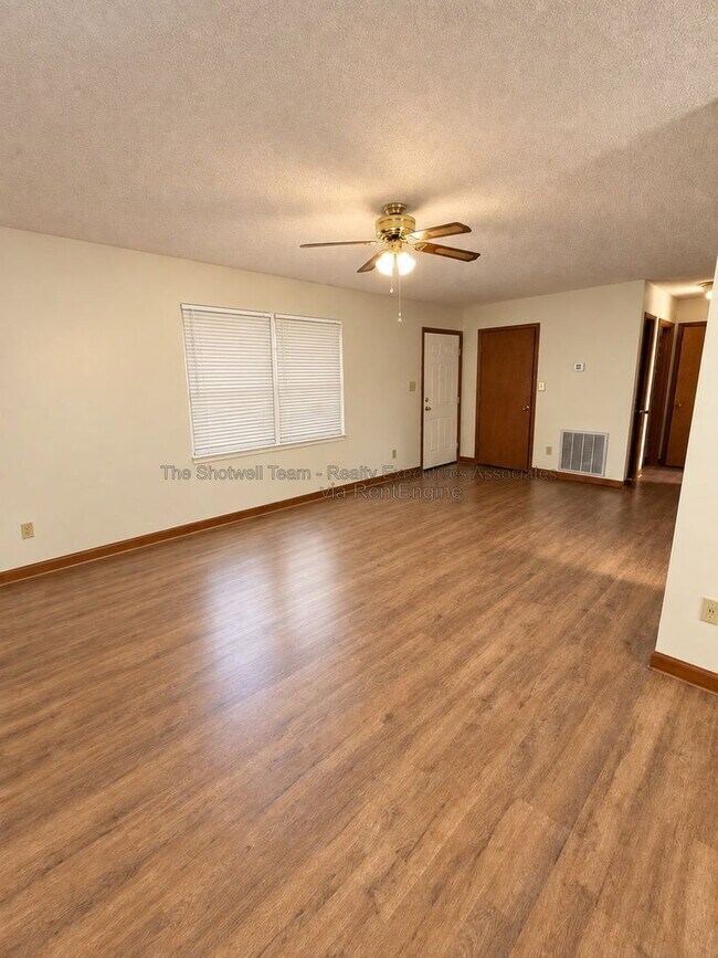 Building Photo - 6923 Wright Rd