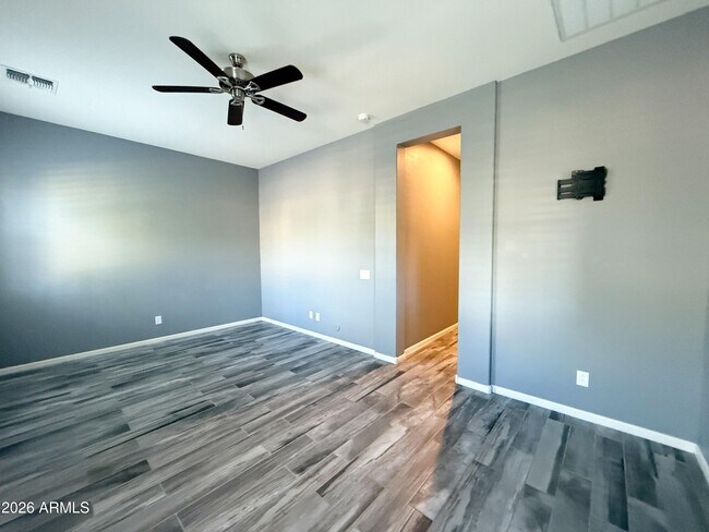 Building Photo - 20618 W Edgemont Ave