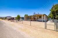 Building Photo - LARGE LOT...FULLY FENCED