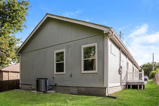 Building Photo - 4330 Fernwood Ave