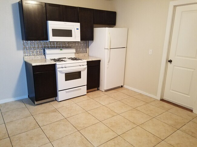 Building Photo - 1405 Sycamore St