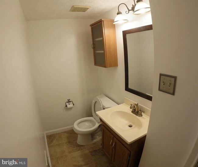 Building Photo - 8112 Parkdale Ct