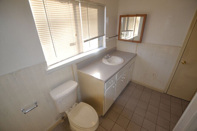 Building Photo - Housing Vouchers Accepted!!!  Location!  Newly updated, 4 bedroom, 2 bath home in historic Beechw...