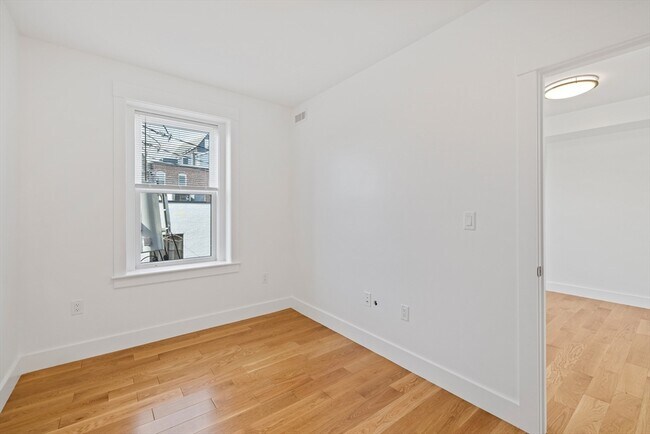 Building Photo - 406 Columbia St