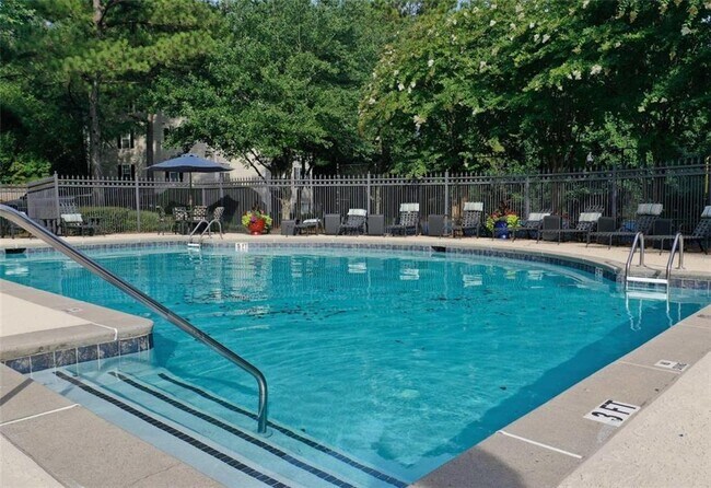 Building Photo - 9200 Roberts Dr