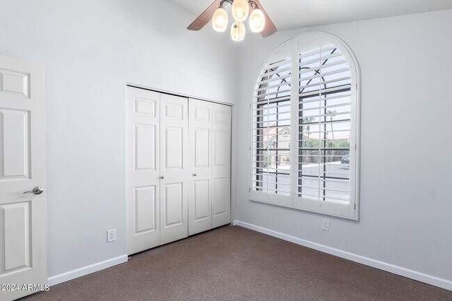 Building Photo - 11305 E Sunnyside Dr