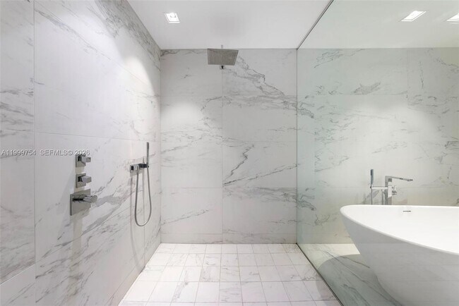 Building Photo - 1000 Biscayne Blvd