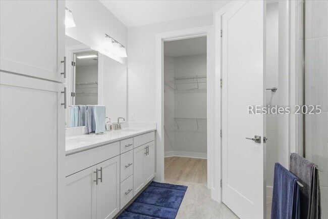 Building Photo - 119 Blue Starfish Ln