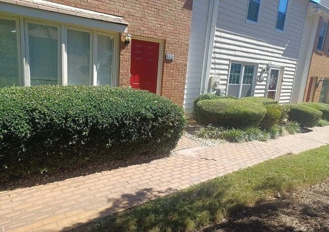 Building Photo - 110 Holcomb Ferry Rd