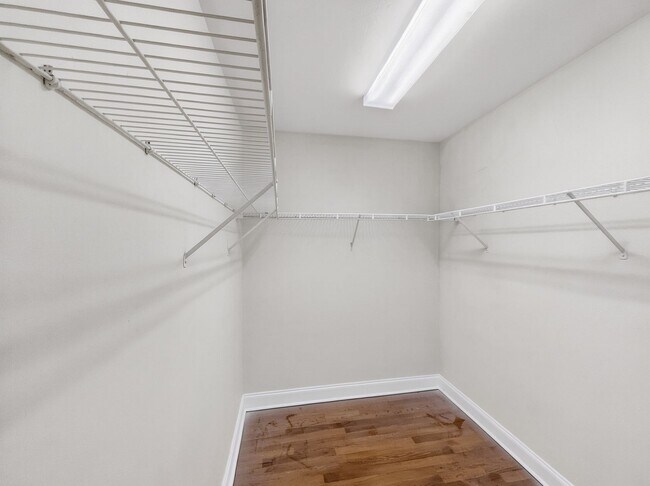 Building Photo - Annual rental offering privacy and space on 1.14 acres in Naples!