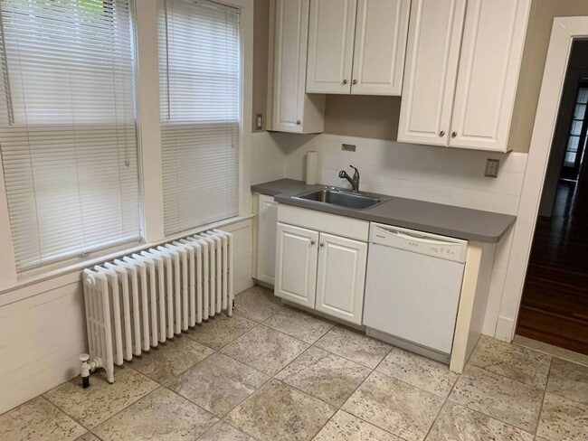 Building Photo - 11 Elliott Pl