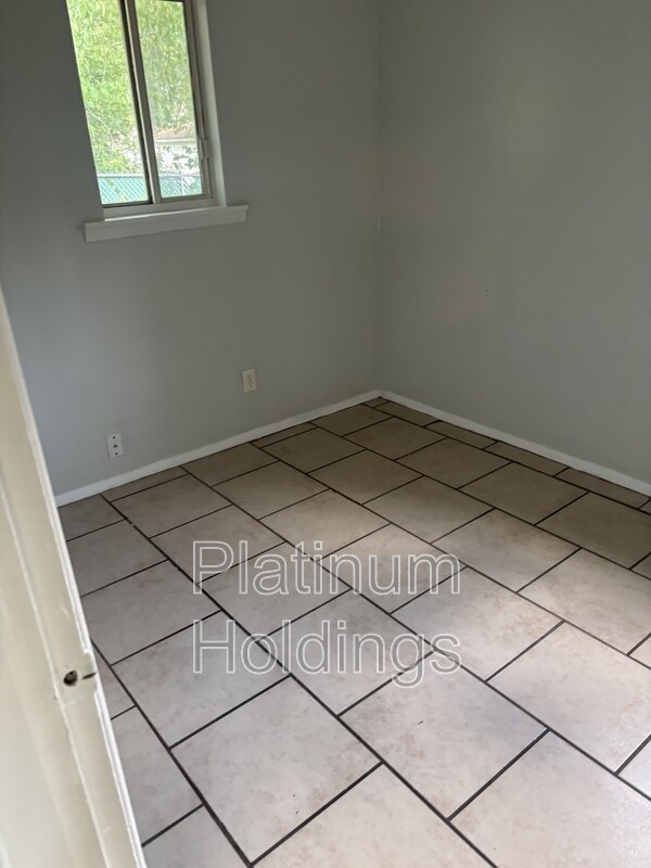 Building Photo - 1037 Neville Ave