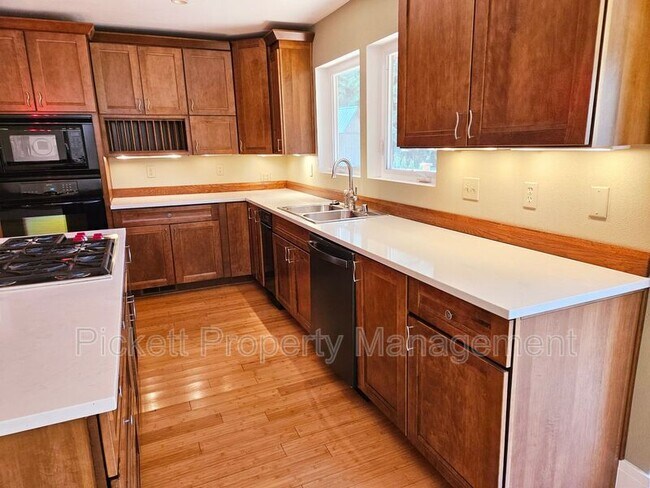 Building Photo - 27201 WA-3