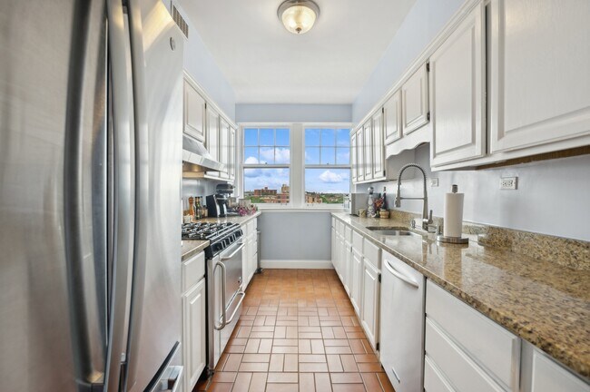 Building Photo - 415 W Aldine Ave