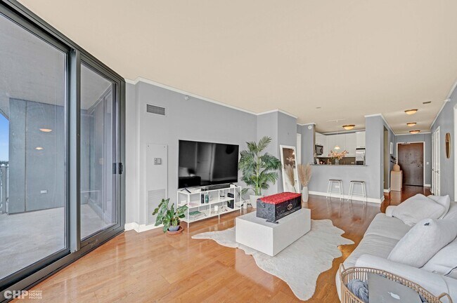 Building Photo - 450 E Waterside Dr