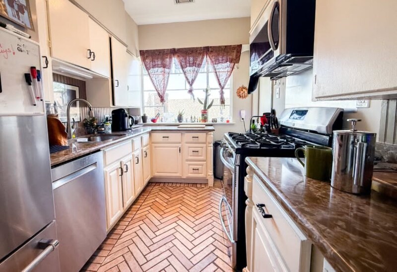 Building Photo - 4072 State St Dr