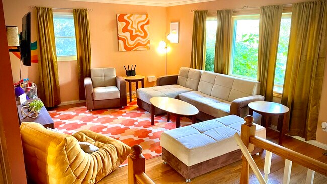 Building Photo - 615 N Staats Dr