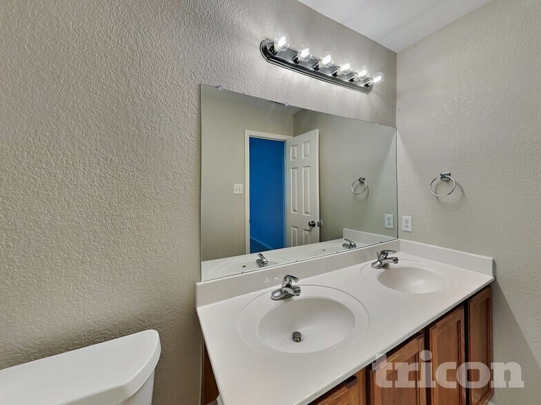 Building Photo - 8203 Maple Meadow Dr