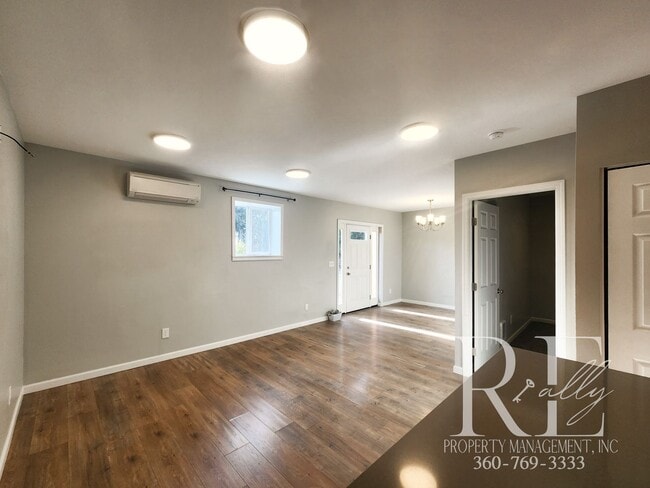 Building Photo - Quality Remodeled 2-Bed in Prime Location
