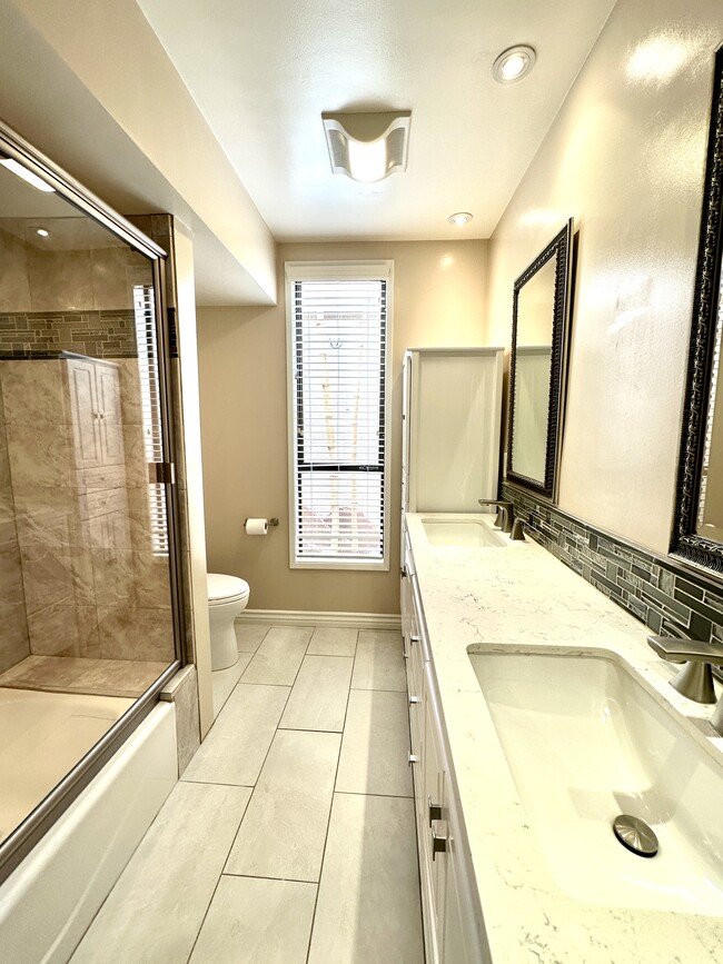 Building Photo - 1316 Granvia Altamira