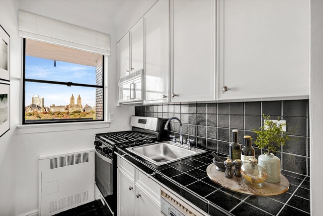 Building Photo - 923 5th Ave