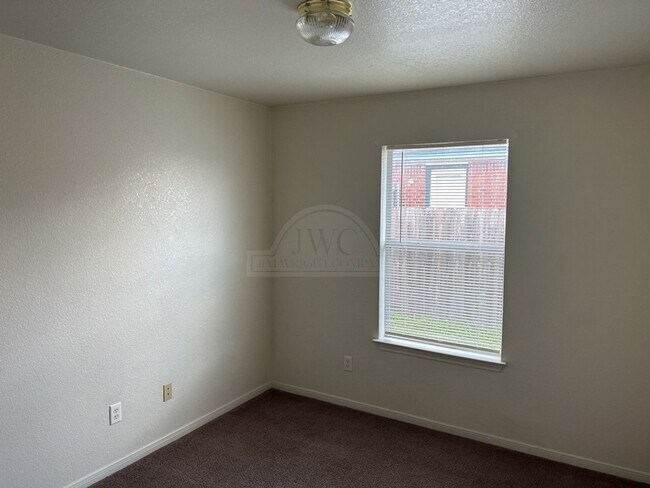 Building Photo - 304 Primrose