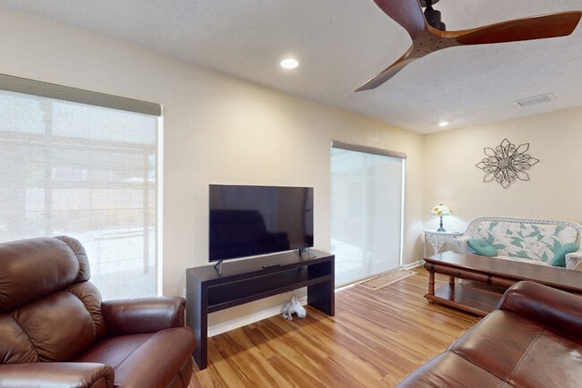 Building Photo - 2822 Tuckerstown Dr