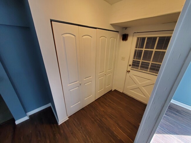 Main Entrance - 834 N Greenview Ave