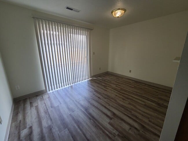 Building Photo - 3Bd/2Ba Single Story House - Available Soon!