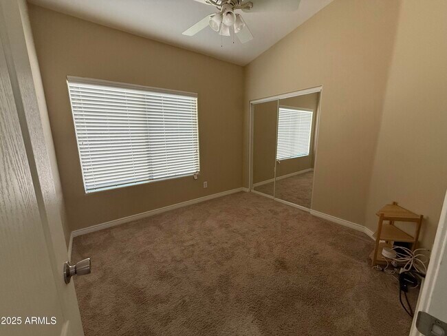 Building Photo - 3803 E Grandview Rd