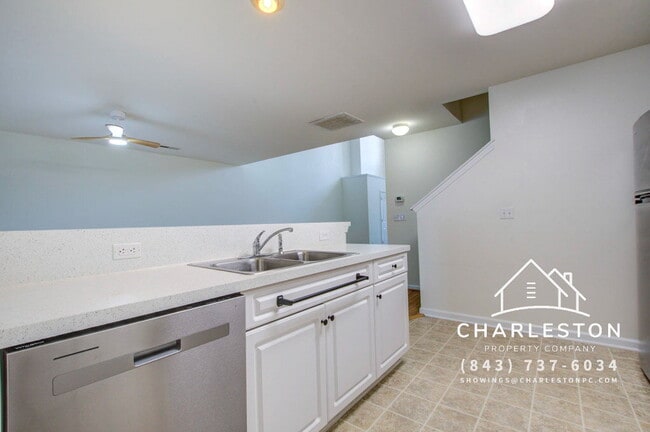 Building Photo - 2425 Scholar Ln