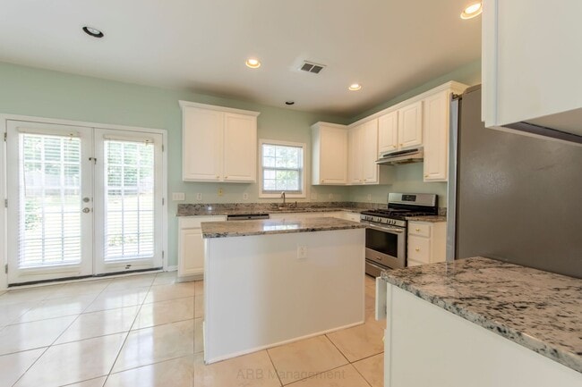 Building Photo - Beautiful 4-Bedroom Home in Desirable East Cobb – Prime Marietta Location!
