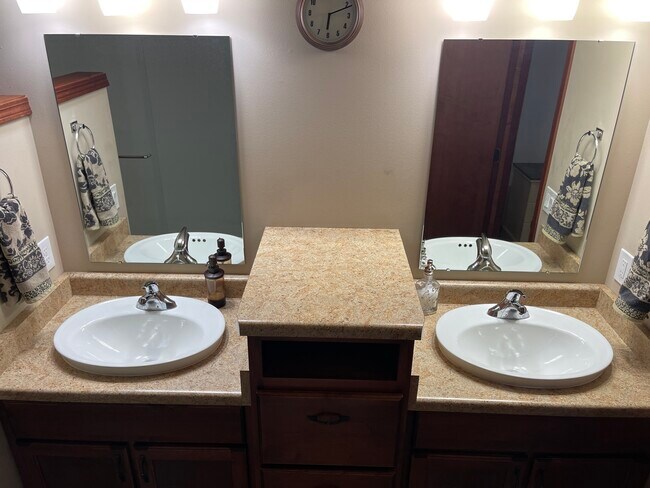 Building Photo - 113 Alton Dr