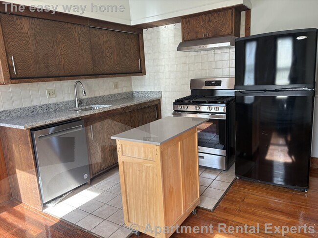 Building Photo - 361 Beacon St