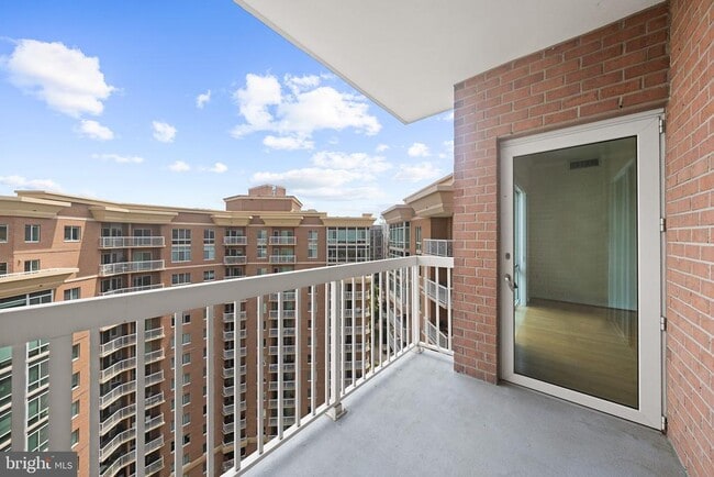 Building Photo - 3101 N Hampton Dr