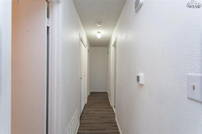 Building Photo - 5238 Kingston Dr