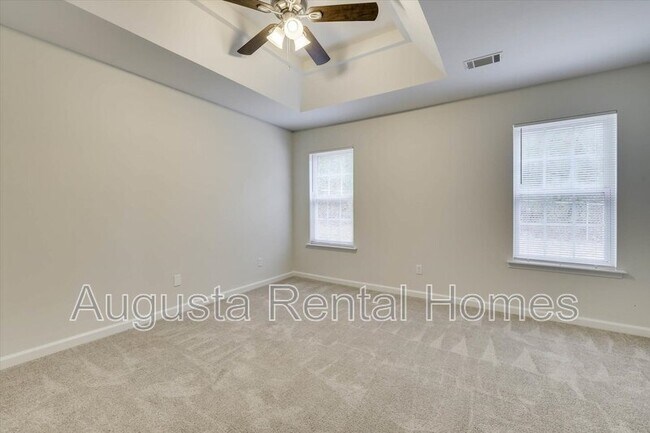 Building Photo - 2824 Cranbrook Dr