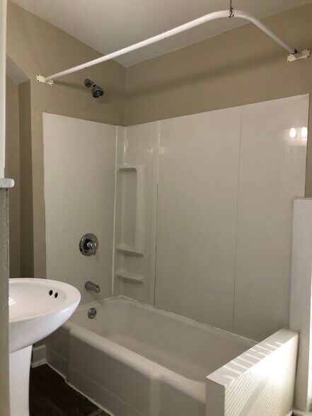 Building Photo - 2370 S Woodward St