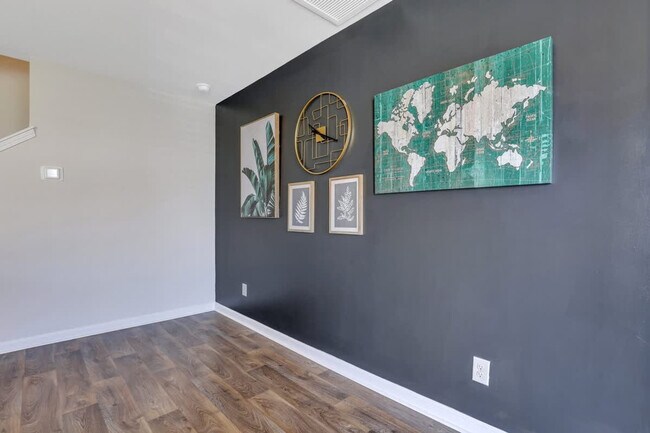 Building Photo - 321 Dogwood Cir