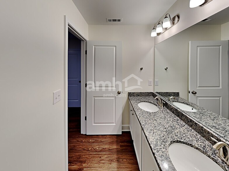Building Photo - 4749 Chutney Dr