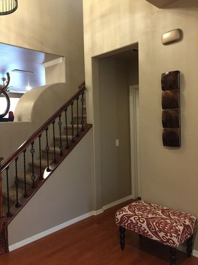 Building Photo - Beautiful House in the Lovely Fair Oaks Ra...
