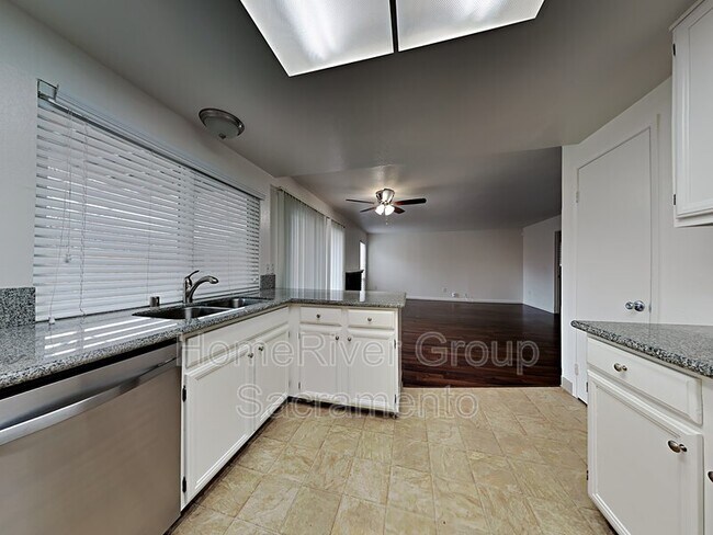 Building Photo - 431 Windward Way