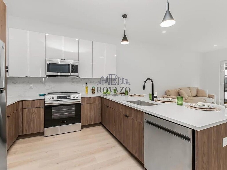 Primary Photo - 19 Livingston St