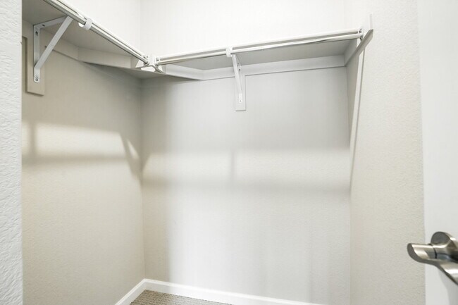 Building Photo - Modern 2-Bed, 2.5-Bath Townhome with Garage