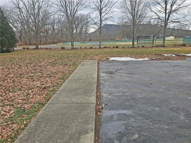 Building Photo - 118 Main St