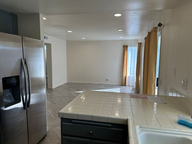 Building Photo - Jeffries Ranch Oceanside Home