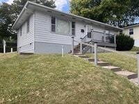 Building Photo - 212 Pine St